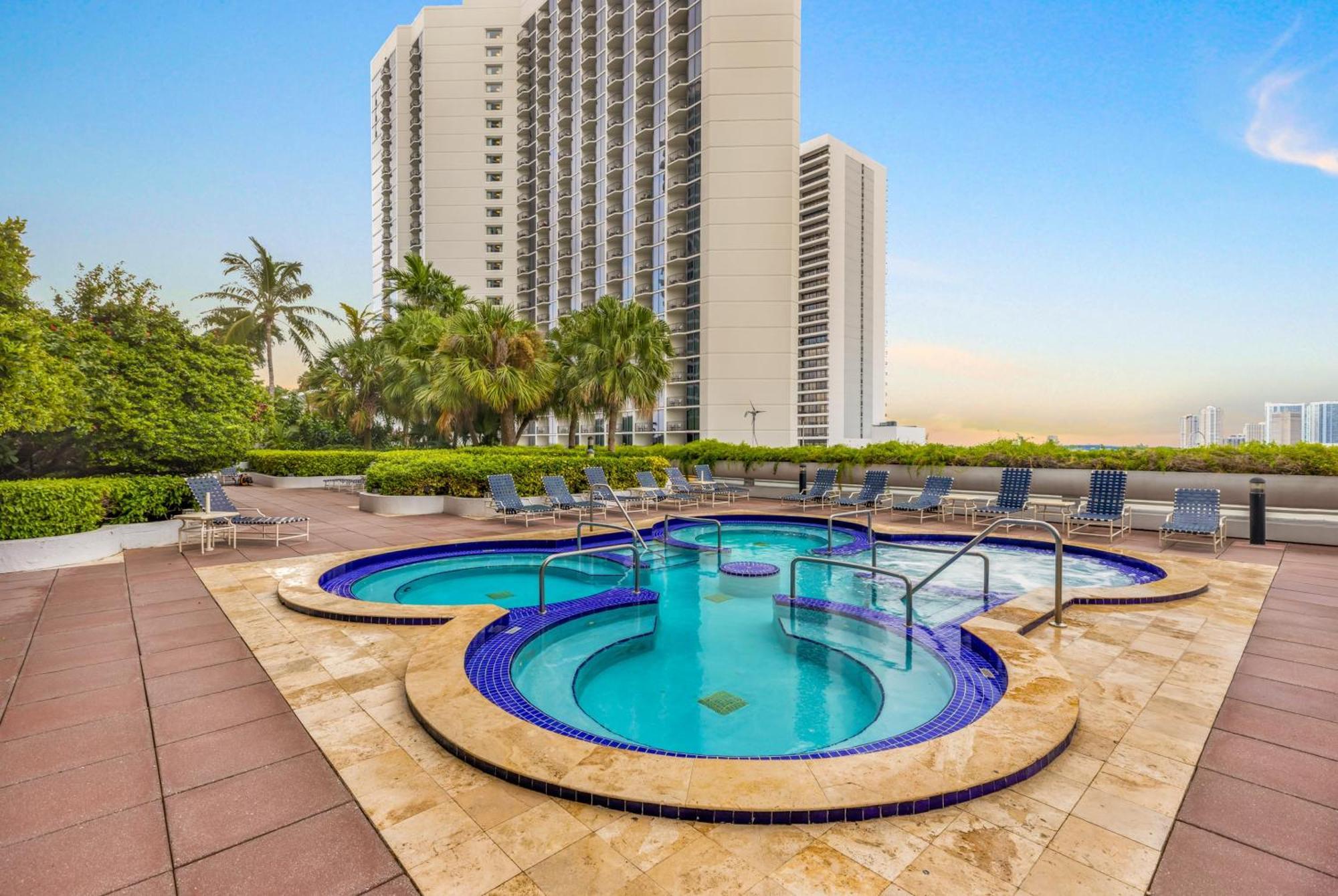Bayview Bliss Biscayne Apartment ดอรอล ภายนอก รูปภาพ